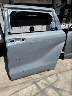 Lh rear door Toyota sienna 2021-2026