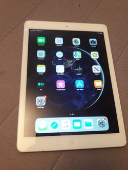 Nice Silver APPLE iPad AIR 2 16GB WIFI 9.7 inch Low Price
iPad works on WIFI
16GB STORAGE
