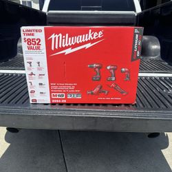 Milwaukee M18 18V Lithium-Ion Cordless Combo Kit (5-Tool) with (2) Batteries, Charger and Tool Bag