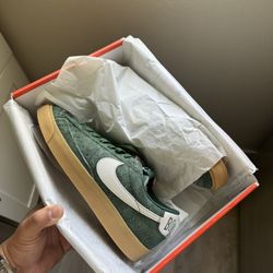 Nike BOOK “Chevy” x Blazer Low Dark Green