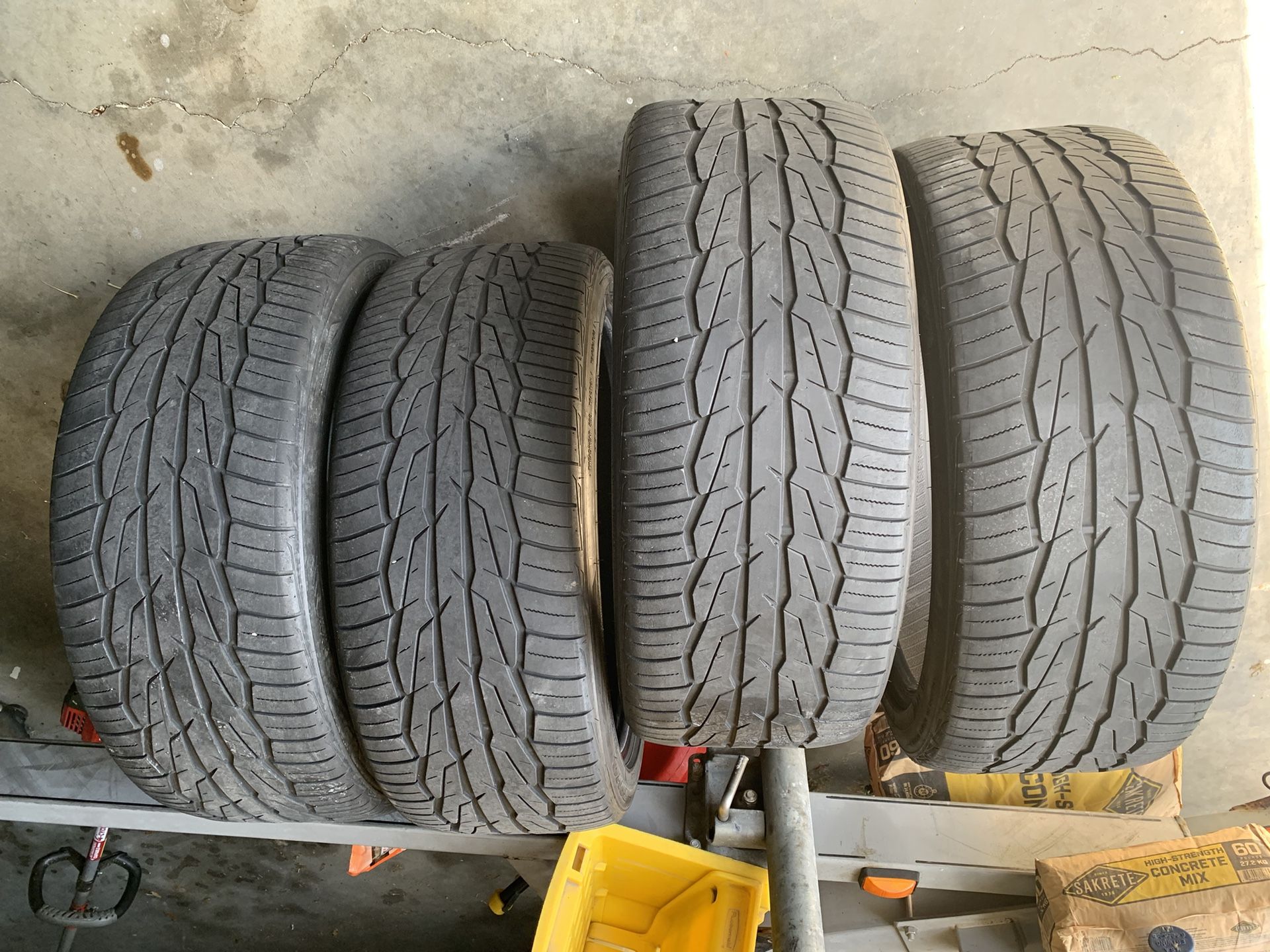 4 Toyo extensa hp tires 245/40/20