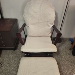Nursery Glider With Ottoman