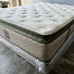 14in QUeen Size Elite Organic Superior Hybrid Gel Memory Foam Pillow Top Mattress and Boxspring 