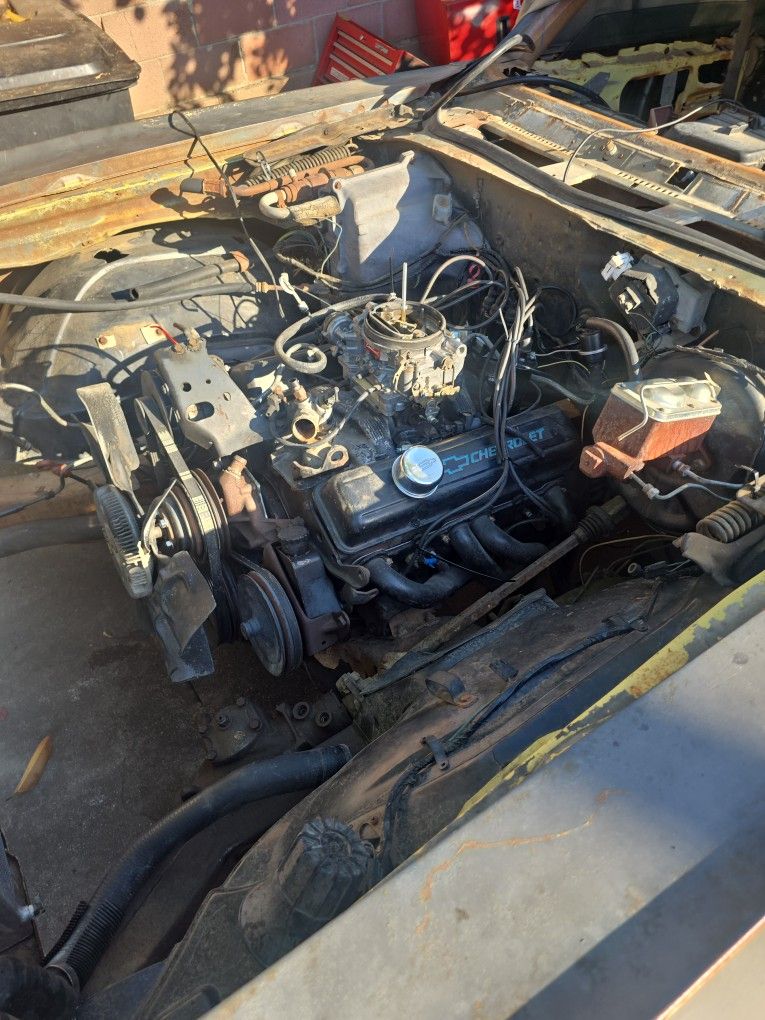 Chevy 305 Complete Engine