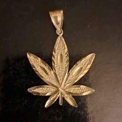 10k MaryJane Pendant 