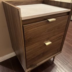 Like-New 2-drawer End Table With Storage