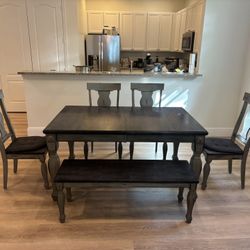Dining Room Table And Chairs 
