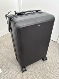 Aer Carryon Luggage - compact, hard shell, internal compartments