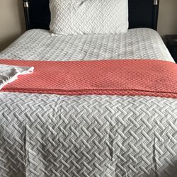 4 Pc Queen Bedroom Set 