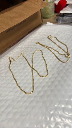 Gold toned necklace costume jewelery