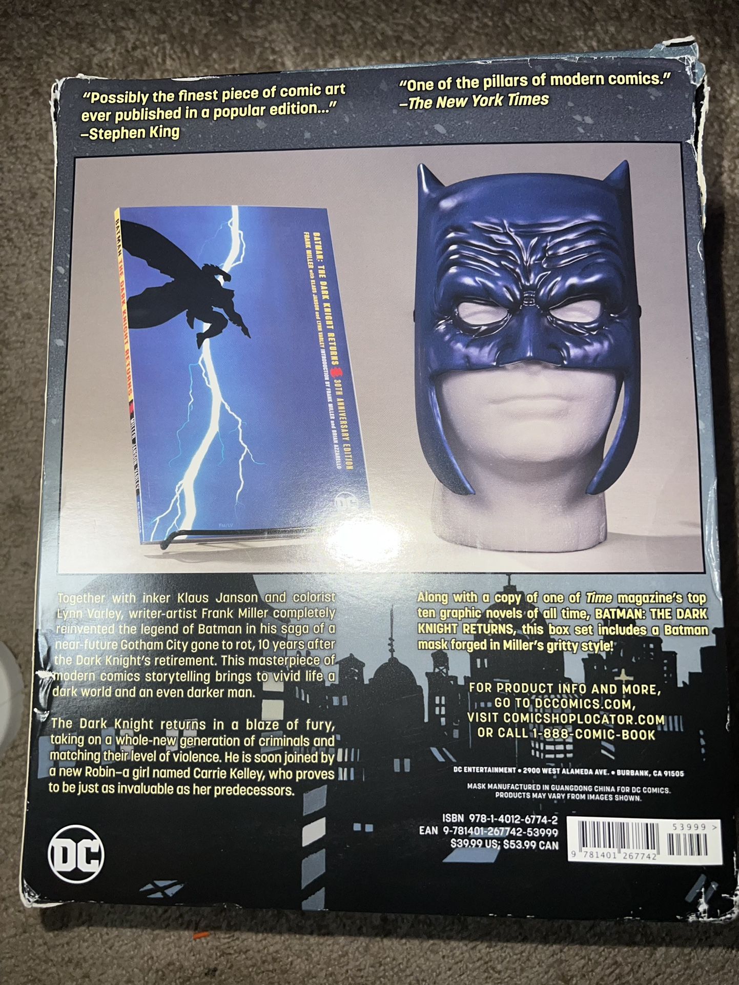 Batman: The Dark Knight Returns Book & Mask Set
