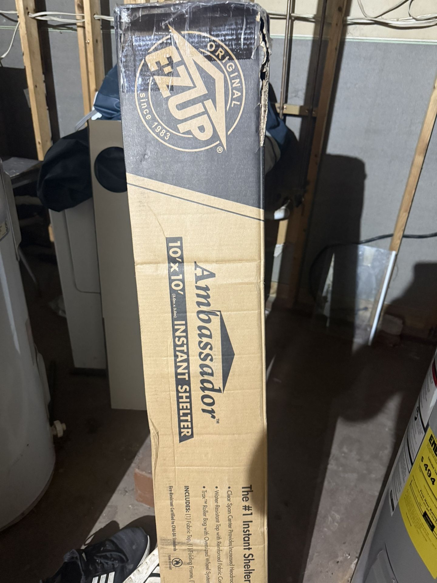 Brand New pop Up Canopy In Box 10 X 10