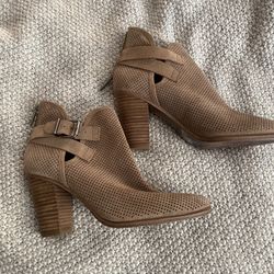Boots 7.5