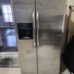 Frigidaire 26 SXS Refrigerator/Freezer
