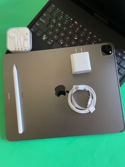 Apple IPad Pro 12.9” 5th Generation (M1 chip/ Face ID/2021) 128GB with pen, keyboard & Accessories