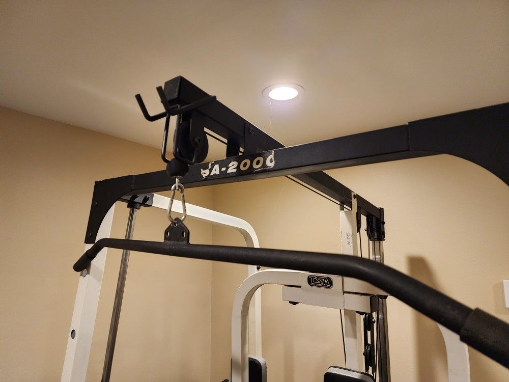 TSA 2000 Home Gym With Olympic Plate Weights for Sale in Snohomish, WA