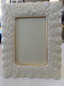 Vintage Lenox Ivory Porcelain Picture Frame with Gold Trim