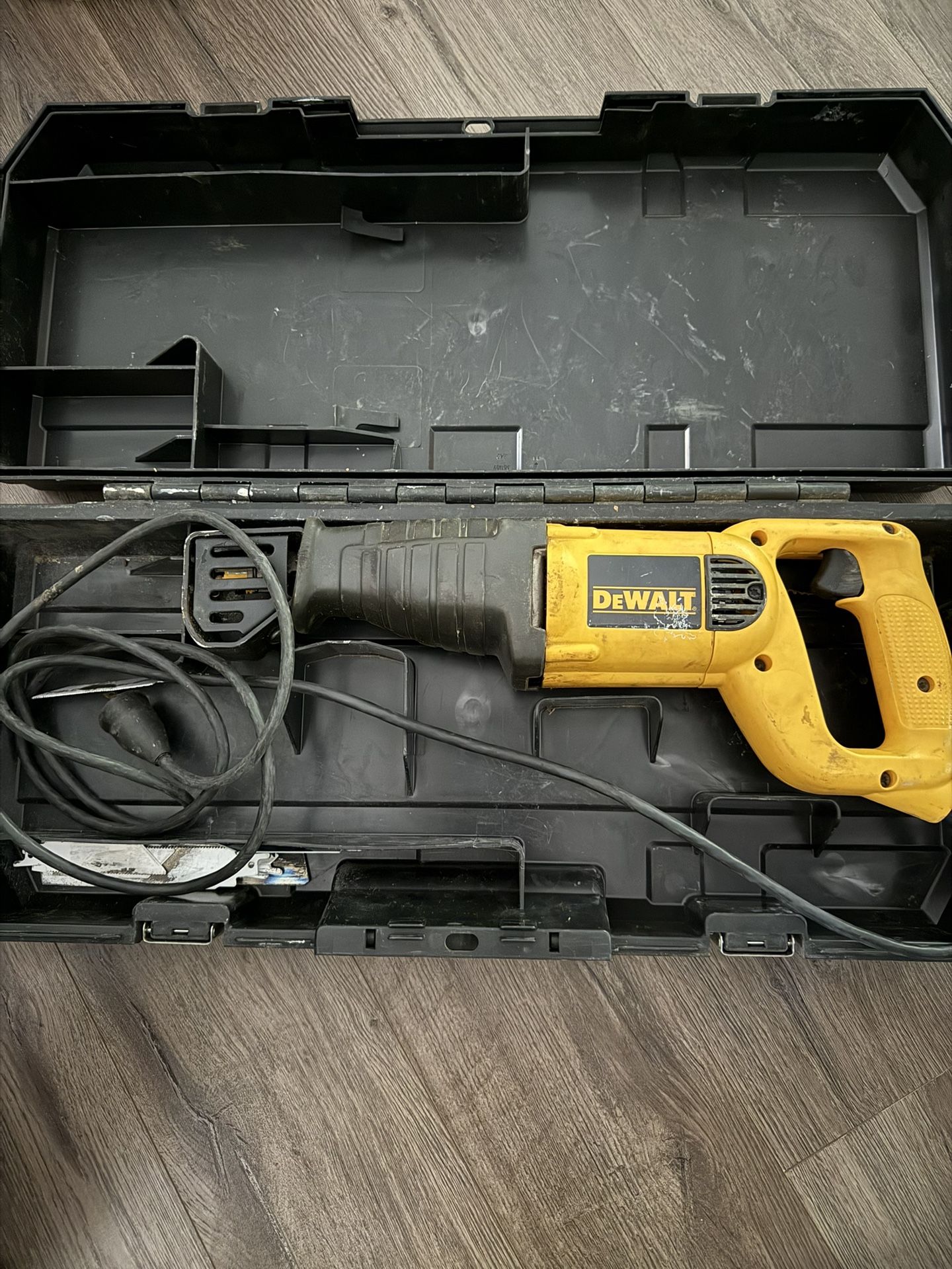 DeWalt Saw