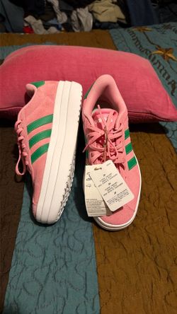 Brand New Adidas Size 7 