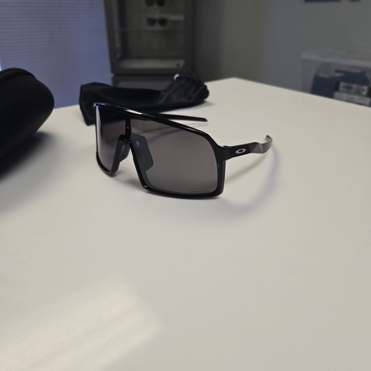 Oakley Sunglasses Sutro Polished Black/ Prizm Black 37mm