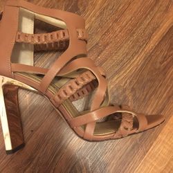 BCBG  women  shoes Size 7 Cure & Comfortable! 