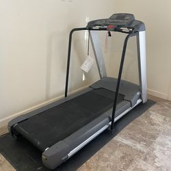 Precor 9.35 Treadmill