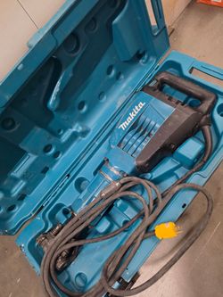 Makita jackhammer (its missing the handle)