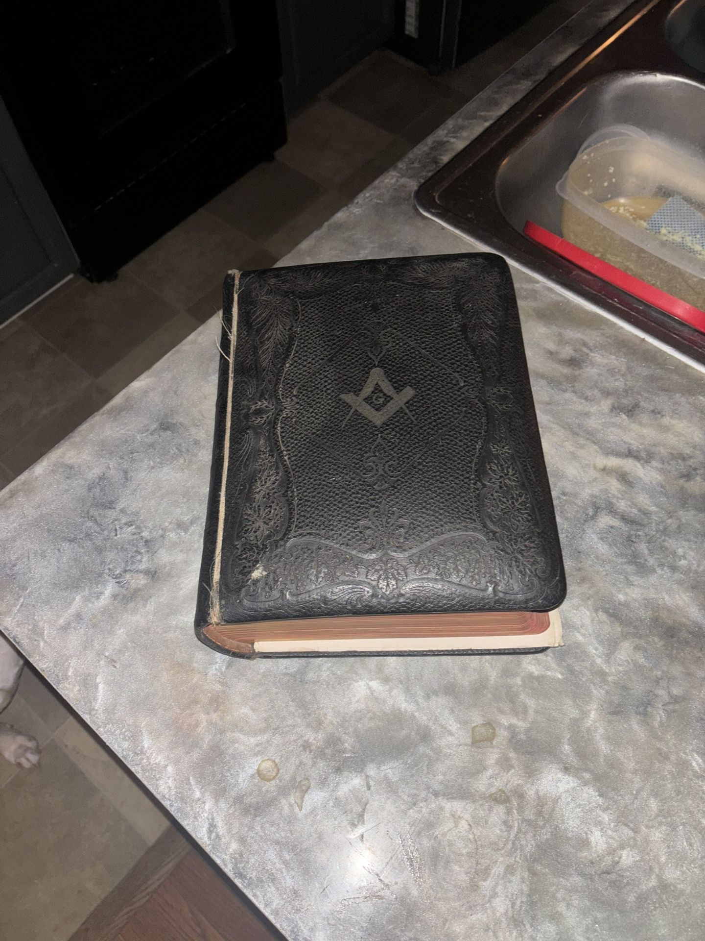 ANTIQUE 1891 MASONIC HOLY BIBLE ~ RARE HOLMAN EDITION PICTORIAL FAMILY BIBLE