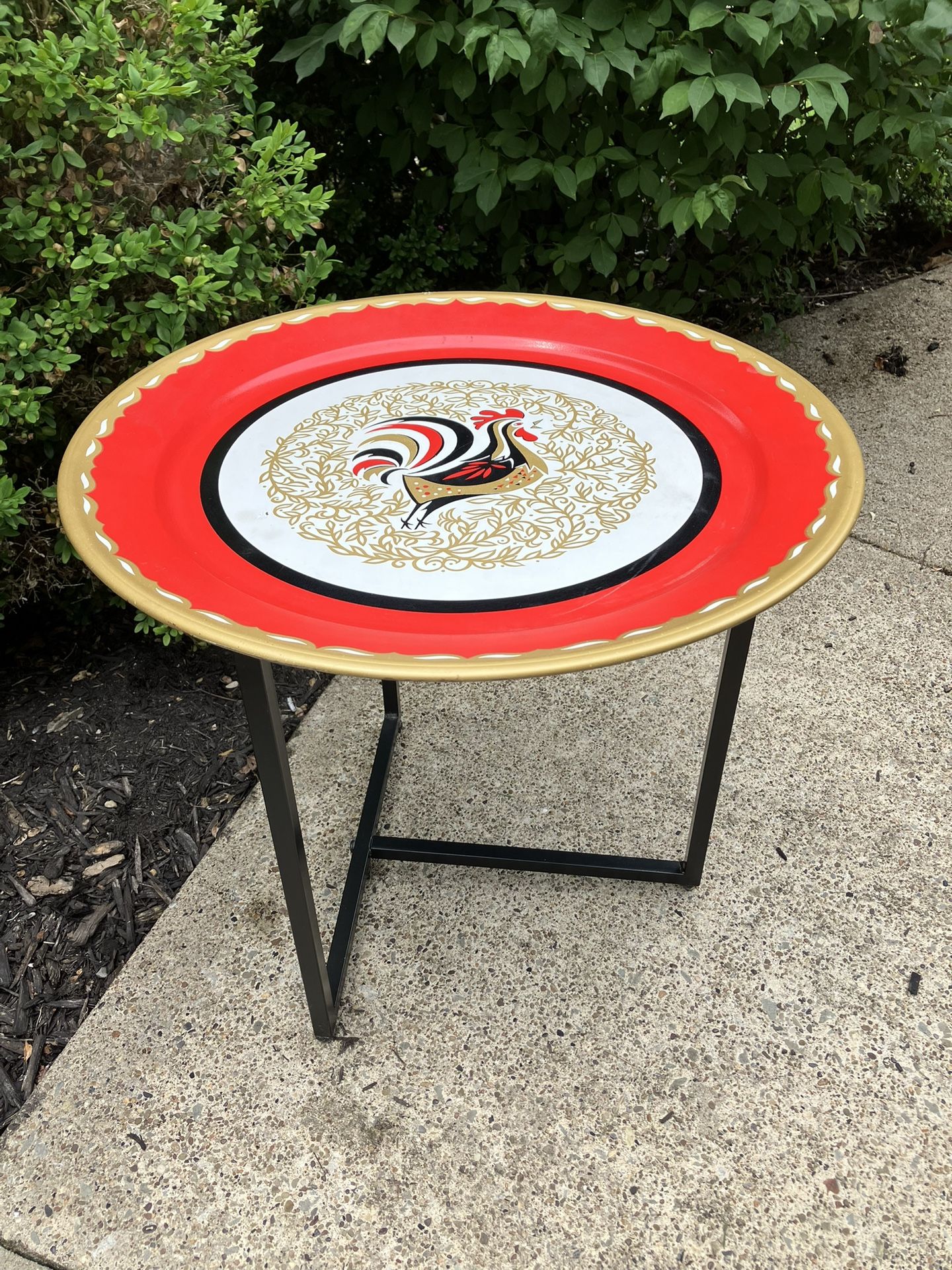 Decorative 2-piece Metal Table