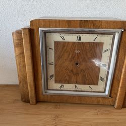 Antique mantel clock exterior.