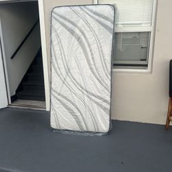 Mattresses: twin, full , queen regular ,  Colchon Nuevo Colchones plush or pillow top available cama bed mattress