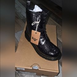 New Dr. Martens size 6