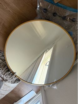 Round gold mirror