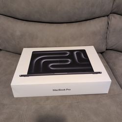 Macbook Pro 14inch M5 chip, 16gb memory w/ 3 yr apple care.