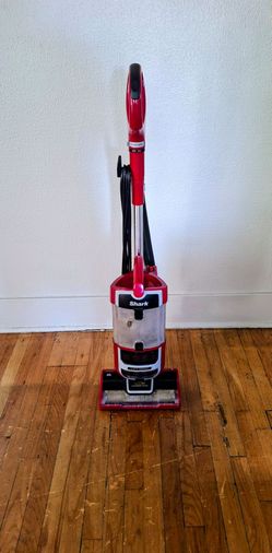 SHARK Navigator Pet Pro Zero-M Vacuum w/Attachment