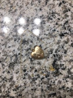 14k gold heart with place to put pictures weighs 7.8 grams