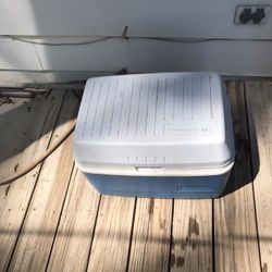 Rubbermaid Cooler-made In USA (read Description)