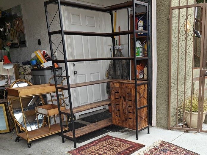 Corner Shelf with Cabinet