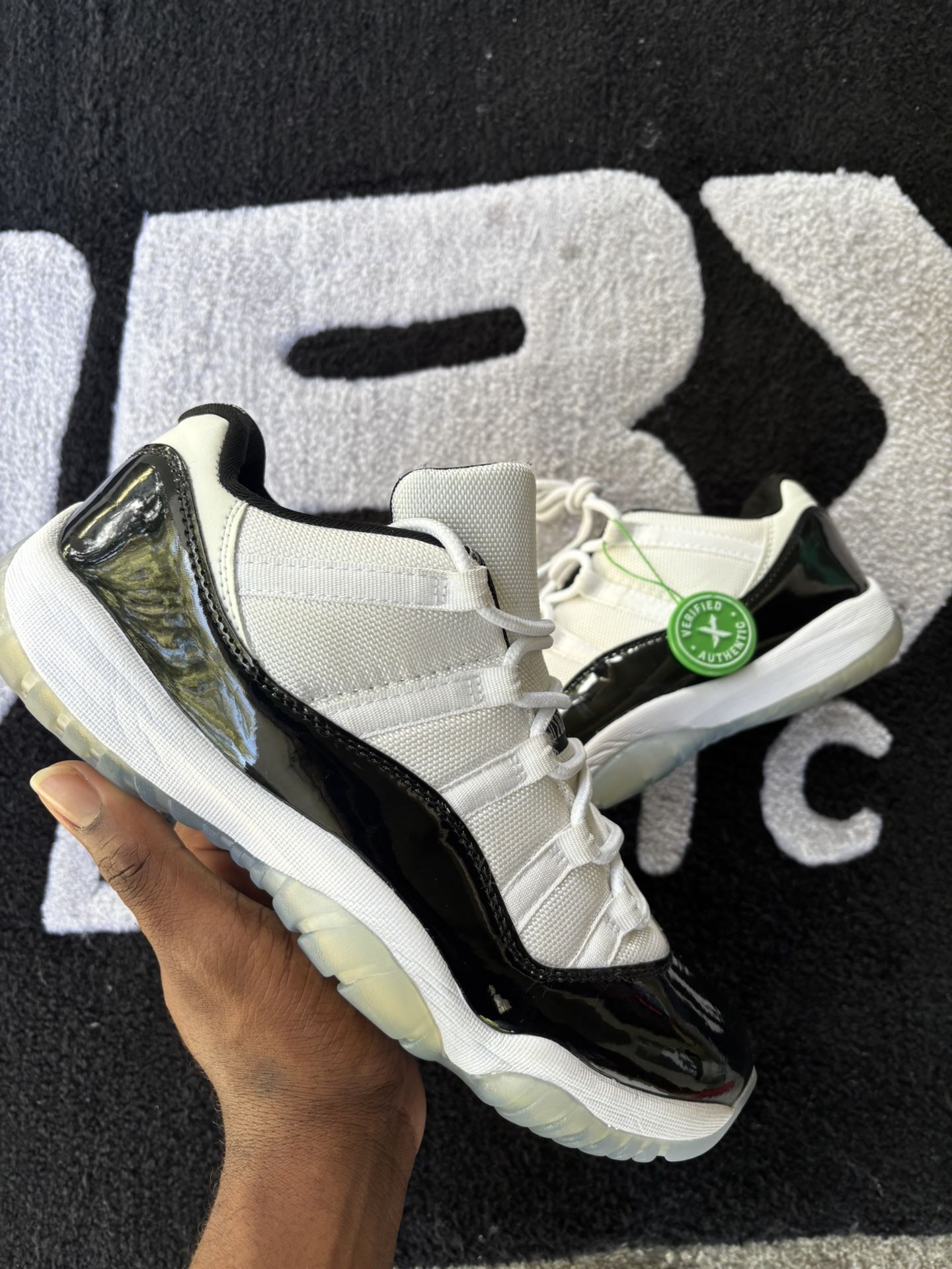 Jordan 11 Low concord