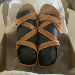 Taos Trulie Sandals Women Camel Color Brand New In Box