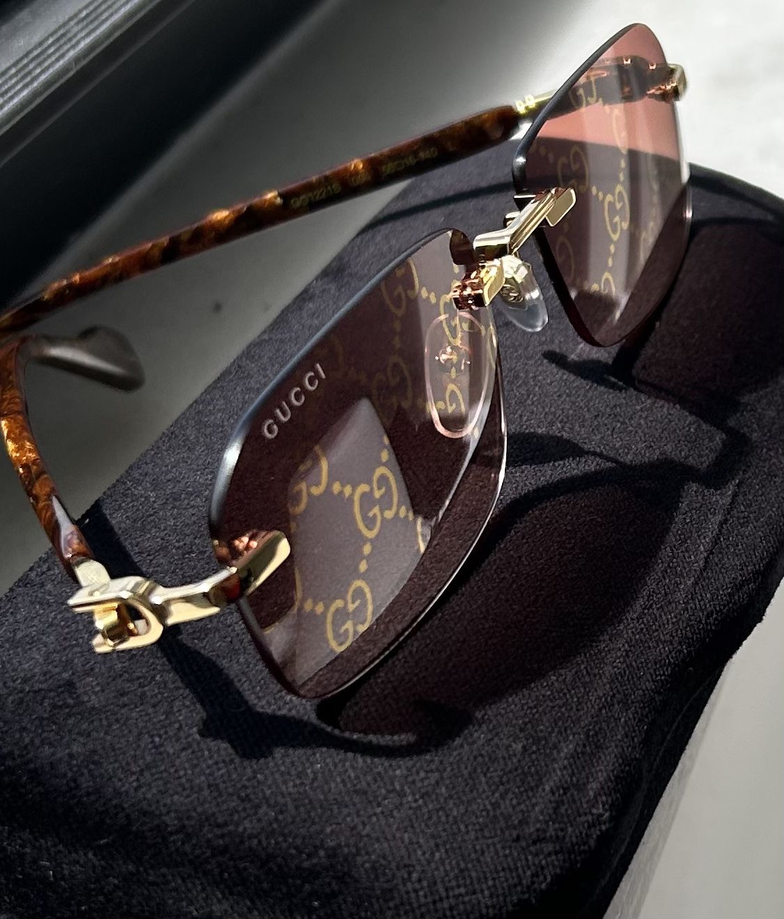 Gucci Red Logo Sunglasses- Unisex - Authentic - New