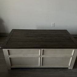 Lift top coffee table
