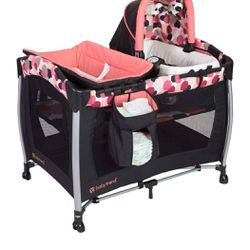 Baby Crib, Bassinet And Changing Table 