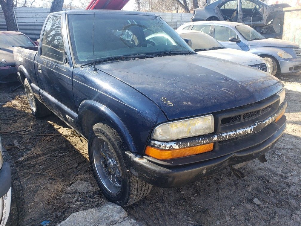 2000 Chevrolet S10 (Parts) for Sale in Grand Prairie, TX OfferUp