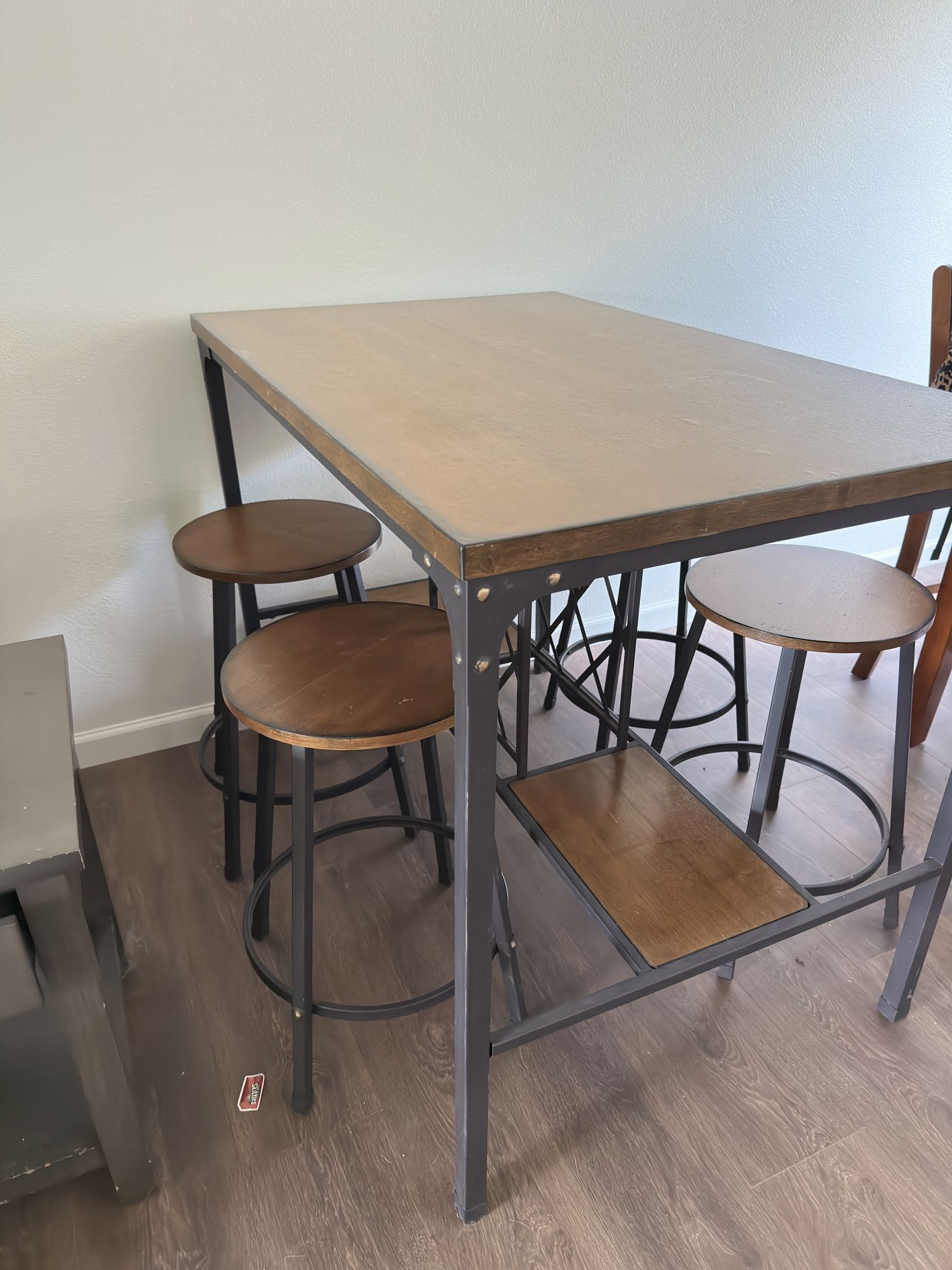 Table With 4 Stools