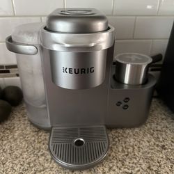 Keurig K-Cafe Single-Serve K-Cup Coffee Maker, Latte Maker and Cappuccino Maker, Comes with Dishwasher Safe Milk Frother