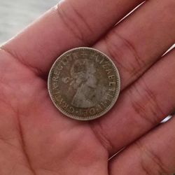 QUEEN ELIZABETH COIN***** (EXCLUSIVE)***