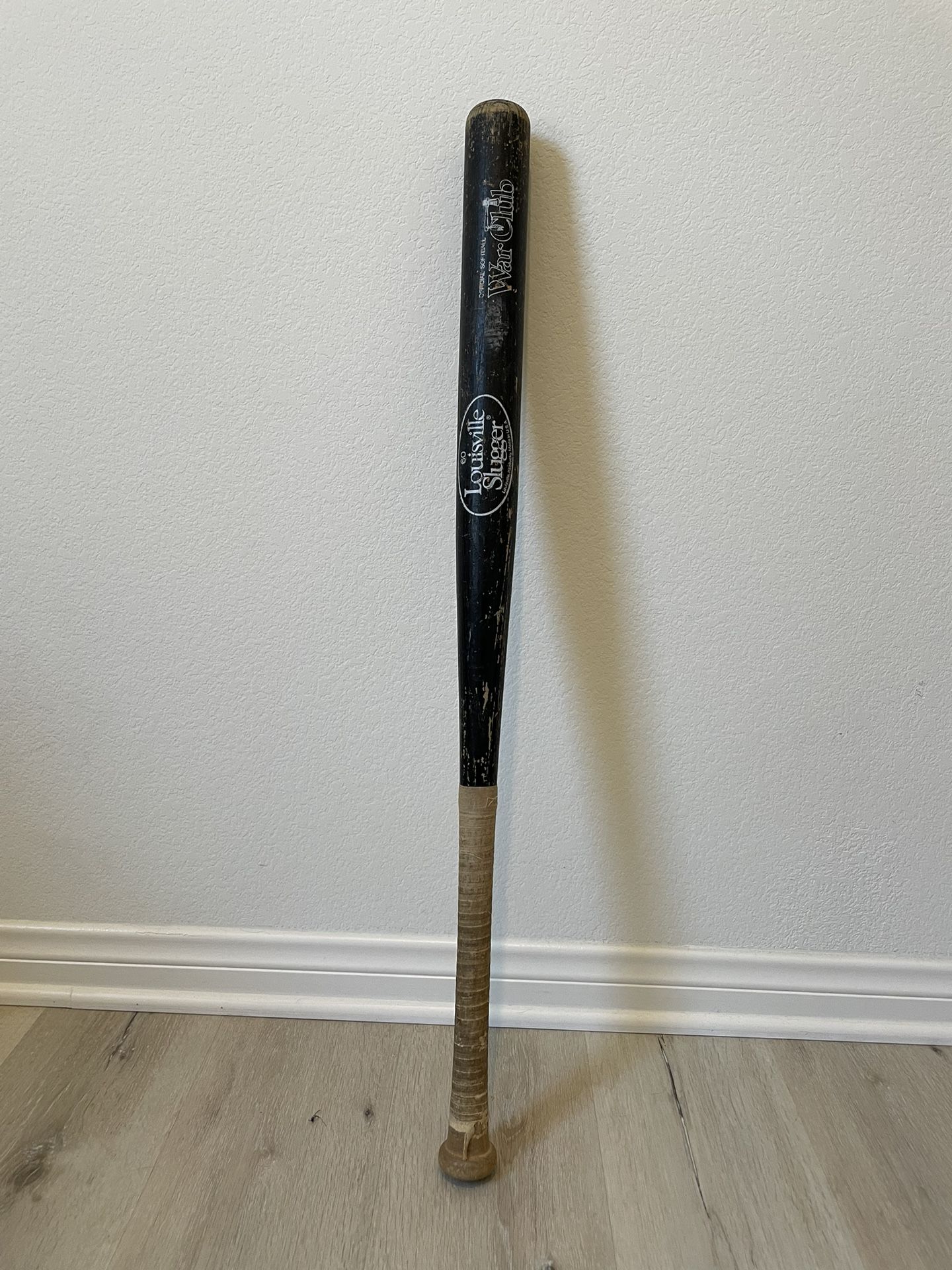 Vintage Louisville Slugger softball Bat. 34” Inches Long. for Sale in  Riverside, CA - OfferUp