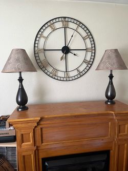 2 lamps and clock