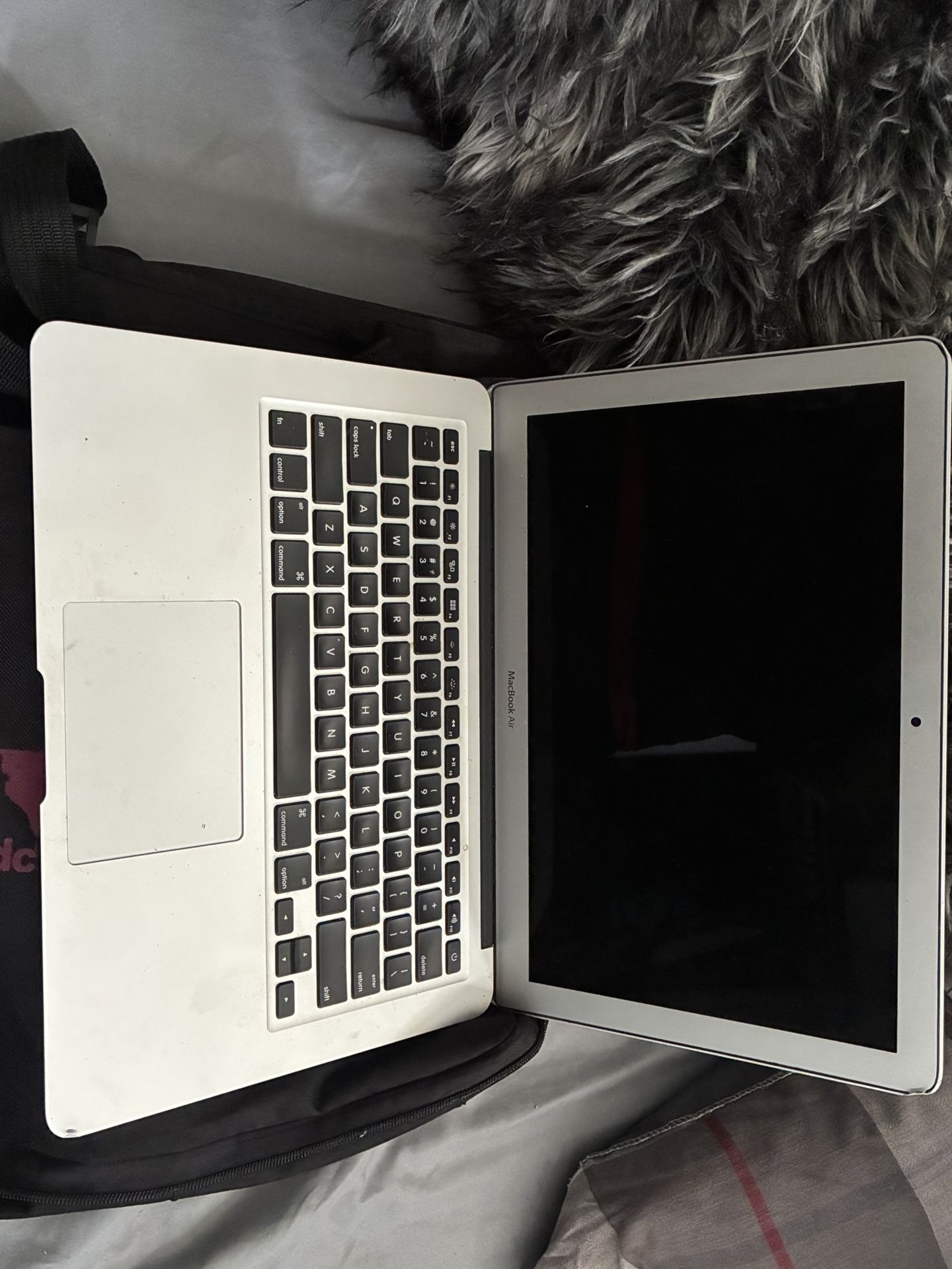 MacBook Air A-1466 FOR PARTS!!!